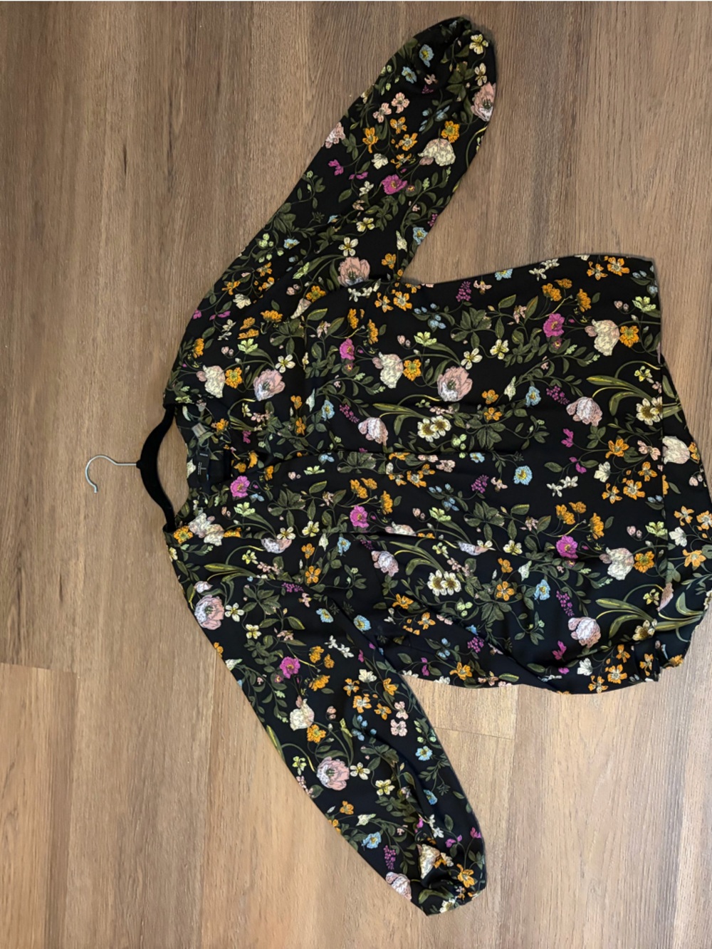 Tahari Black Floral Puff Sleeve Top